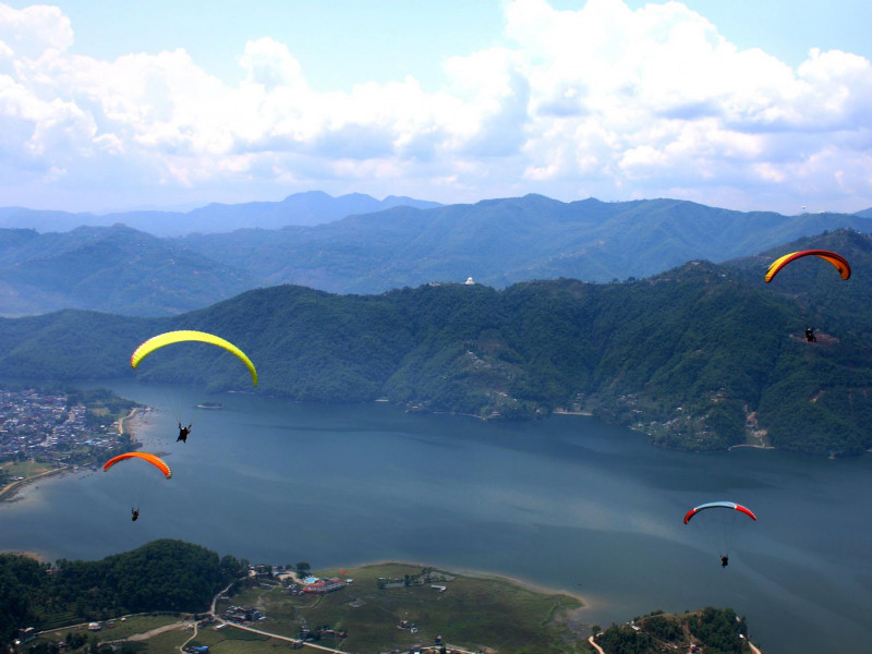 पोखरामा बढ्यो प्याराग्लाइडिङ शुल्क 